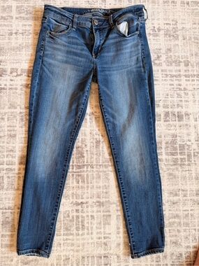 American Eagle Outfitters Women's Skinny Jeans in Medium Blue Wash